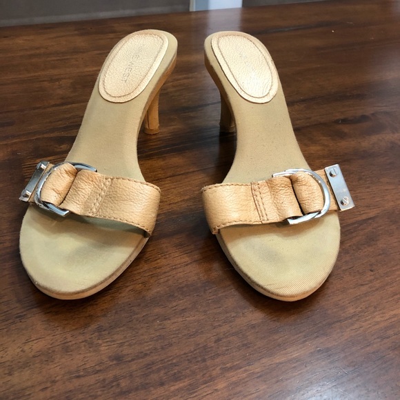 Nine West Natural Leather 2.5 inch heel - Picture 3 of 3